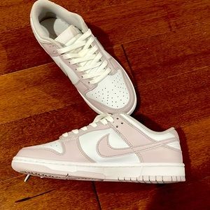 Hi I am selling Low Nike dunks. NEVER Worn